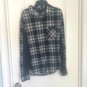 2/25$ black and white flannel top